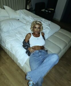 Dolce “ndez” instagramin, publikon foto nga dhoma e gjumit