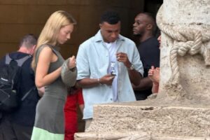 Mbappé me të dashurën shijojnë Barcelonën, ndezin edhe më shumë vëmendjen mediatike