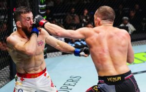 Petr Yan mbron titullin e peshës “bantamweight”, fiton triologjinë ndaj gjeorgjianit Dvalishvili